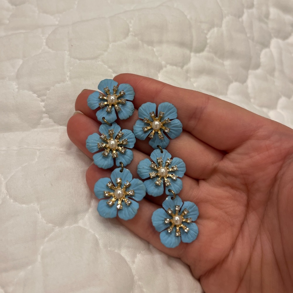Blue flower pearl earrings